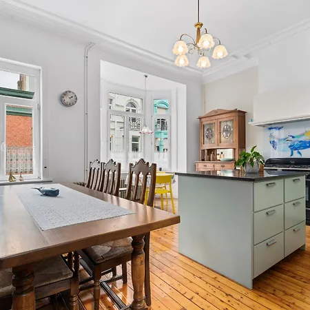 Karaktervolle En Ruime Woning Aan Zee Voor 10p Ostende