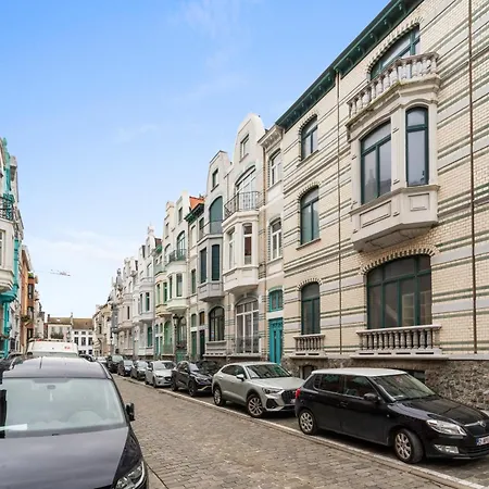 Karaktervolle En Ruime Woning Aan Zee Voor 10p * Oostende