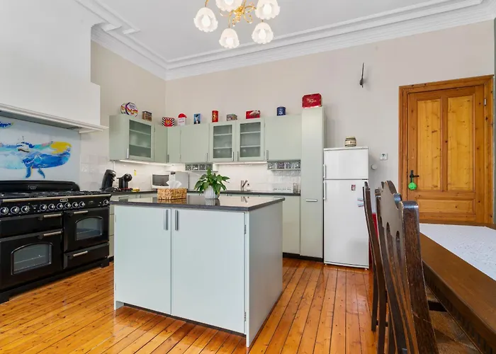 Karaktervolle En Ruime Woning Aan Zee Voor 10p 度假居