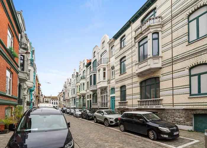 Karaktervolle En Ruime Woning Aan Zee Voor 10p * Oostende